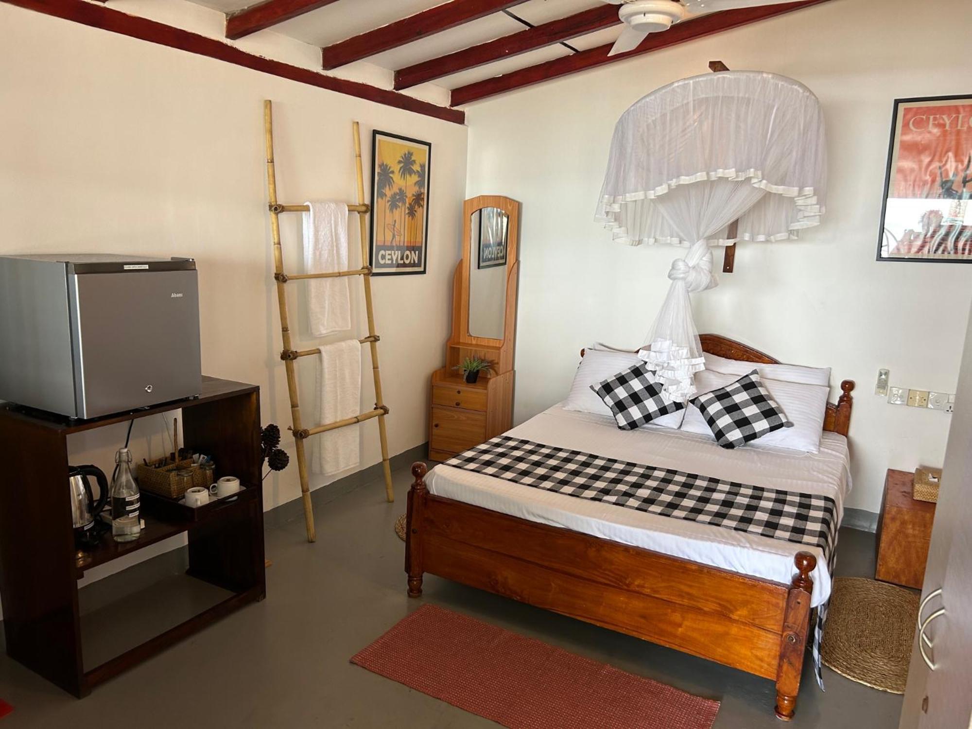 Kenno'S Korner Hotel Weligama Exterior photo